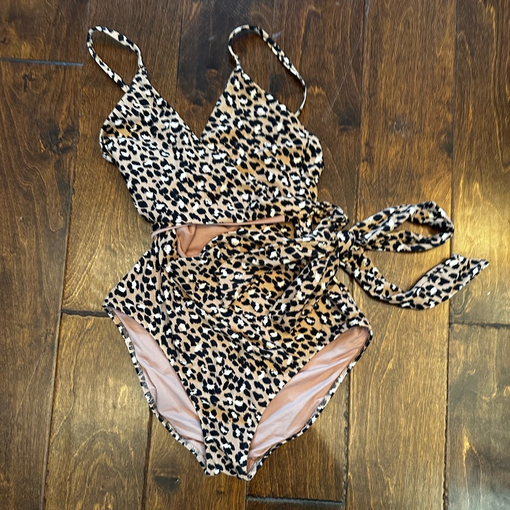 Aerie one piece swimsuit 6 long